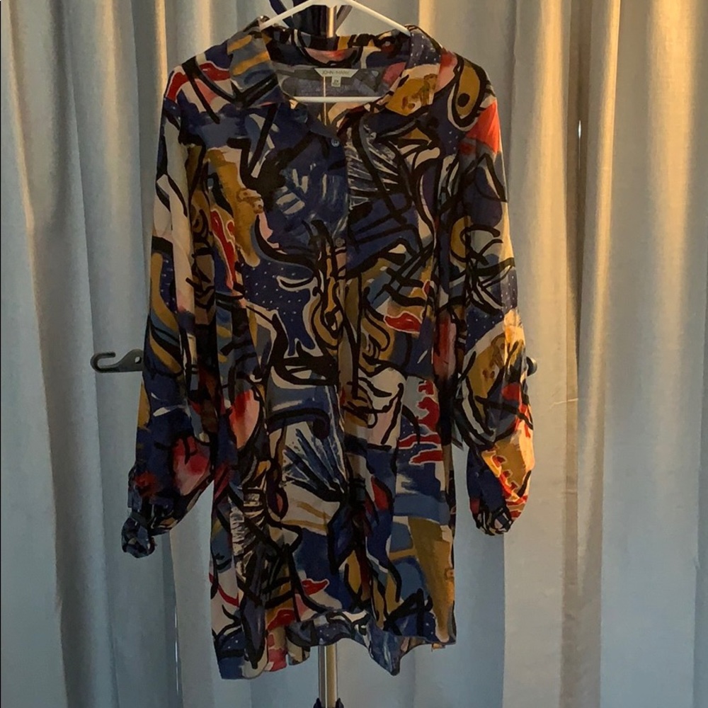 Artsy top NWT